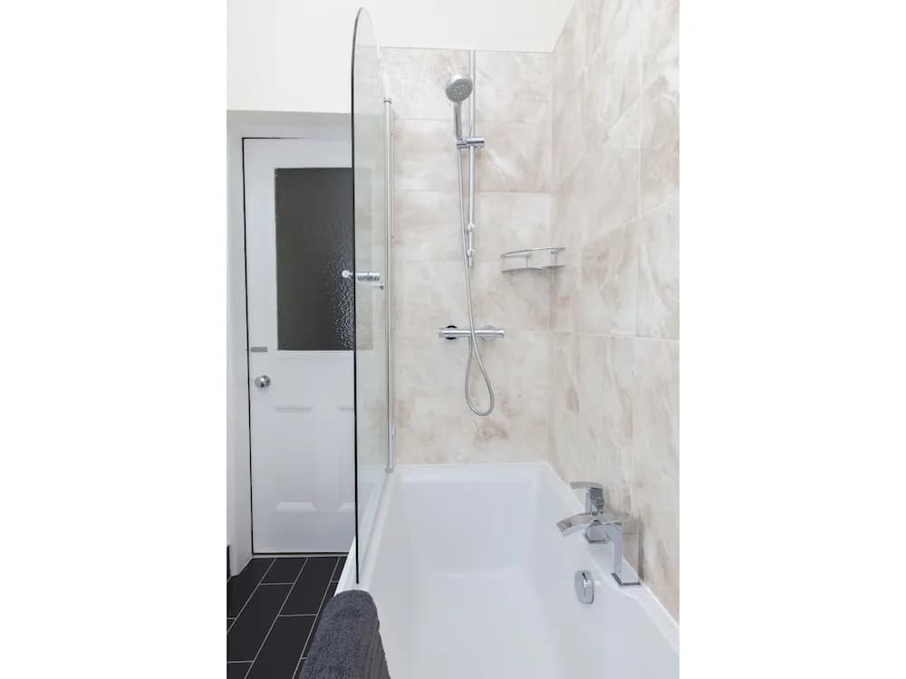 Spacious 2-br Flat for 4 in Morningside - photo 7
