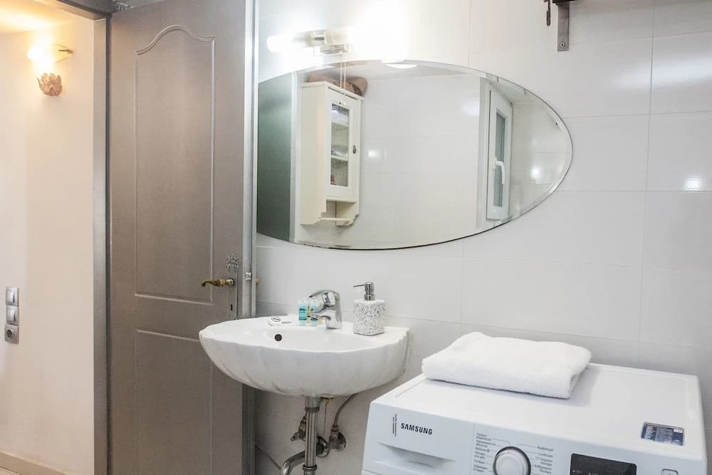 Gorgeous 2 bedrooms apt at Exarcheia - photo 8