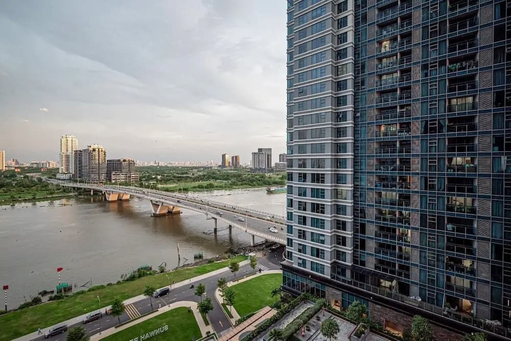 Luxury Sunwah Apartment near Landmark 81 - City View - photo 18