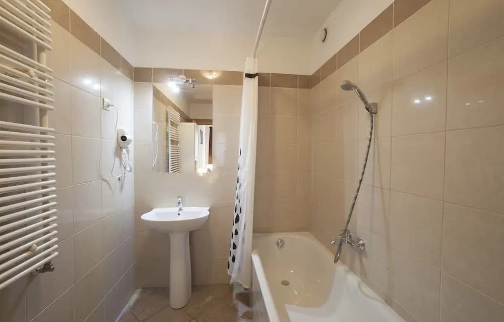 Club 99 Apartments - photo 7