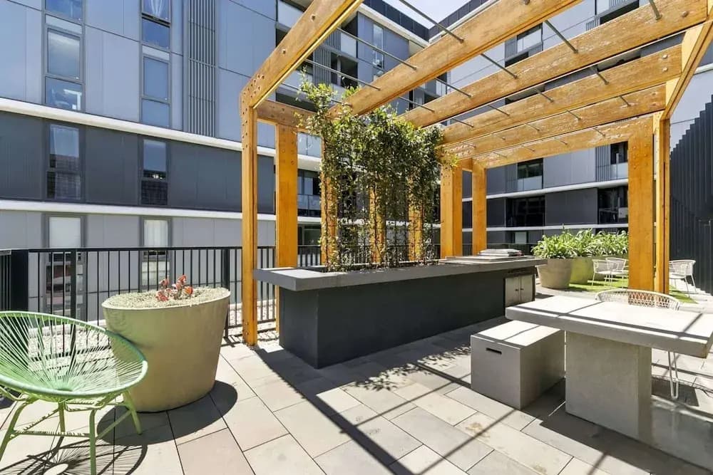 Collingwood Cool 2-bed, Balcony, Gym, Rooftop - photo 12