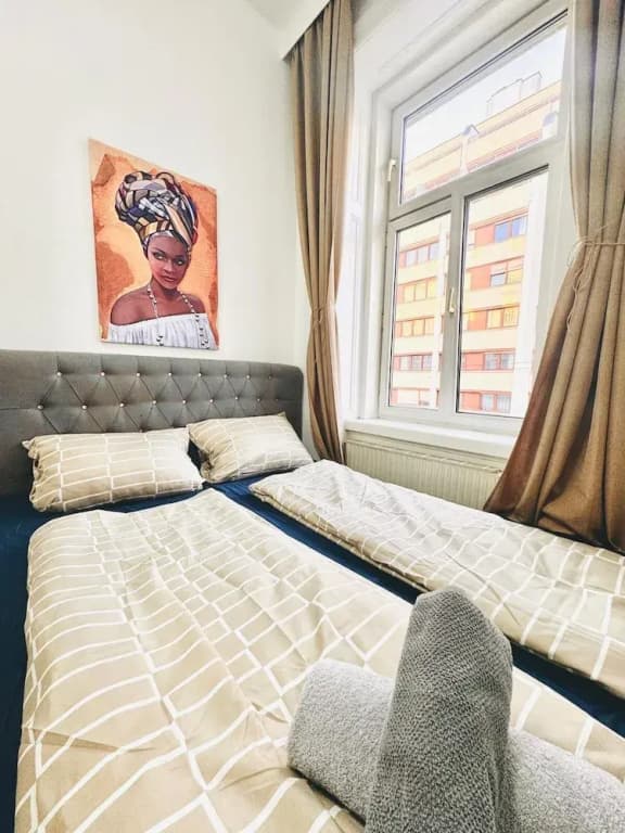 Stylish 9BR Apartment for 18 Guests - photo 32