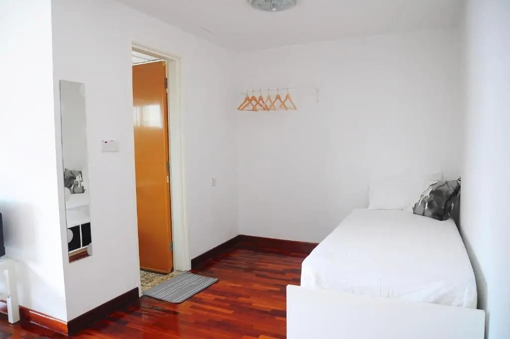 Grayhaus Guest House - photo 2