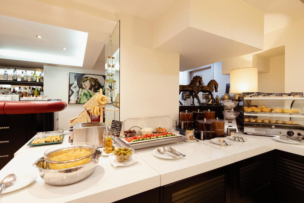 Best Western Plus Embassy Hotel - photo 14