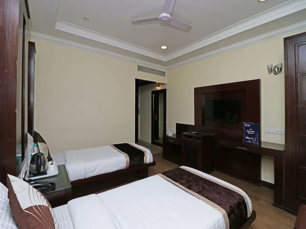 OYO 12532 Imperial Inn - photo 5