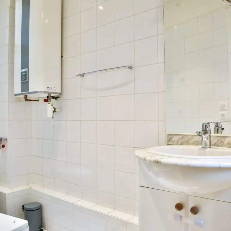 Secret Villiers I Stylish 2 Bed Apt in Villiers - photo 10
