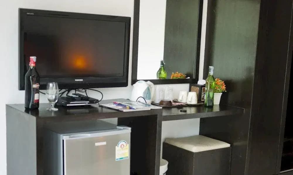 Home Budget Hotel - photo 2