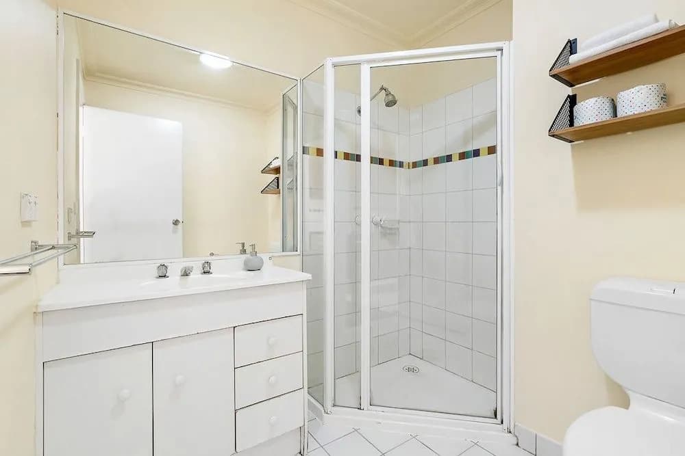 ELIZA, 2BDR Melbourne Apartment - photo 9
