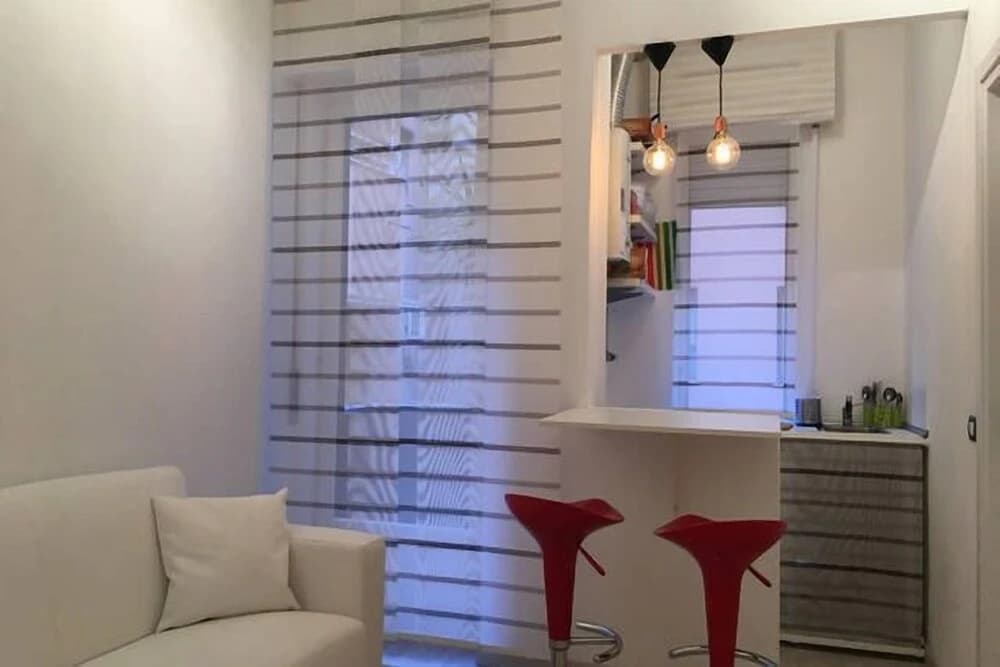 Superb White Flat - main photo