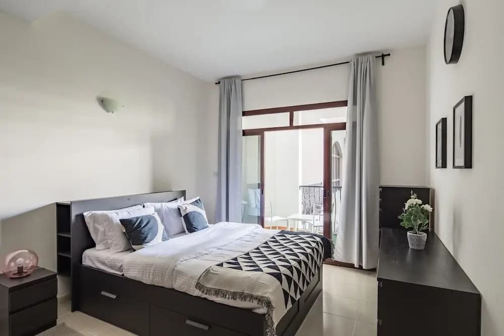 Spacious 1BR in Heart of JVC - photo 3