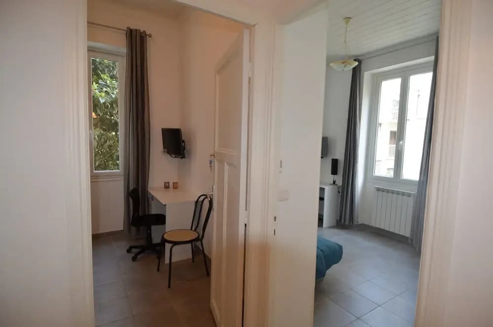 Quiet Modern Studio In The Heights Of The Port Of Nice - photo 2