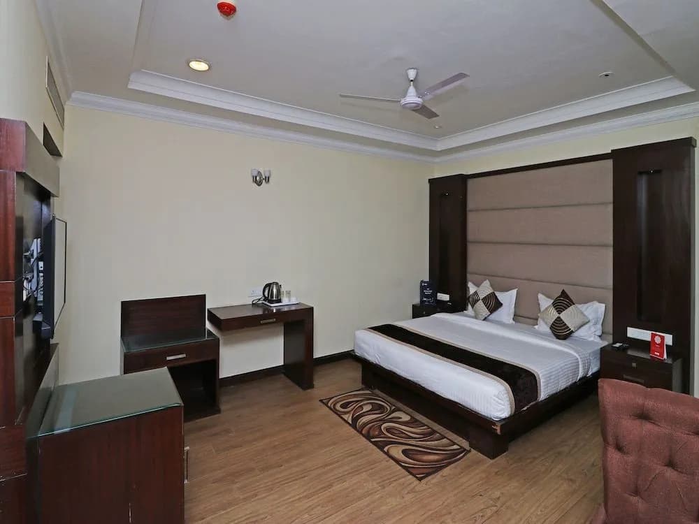 OYO 12532 Imperial Inn - photo 2