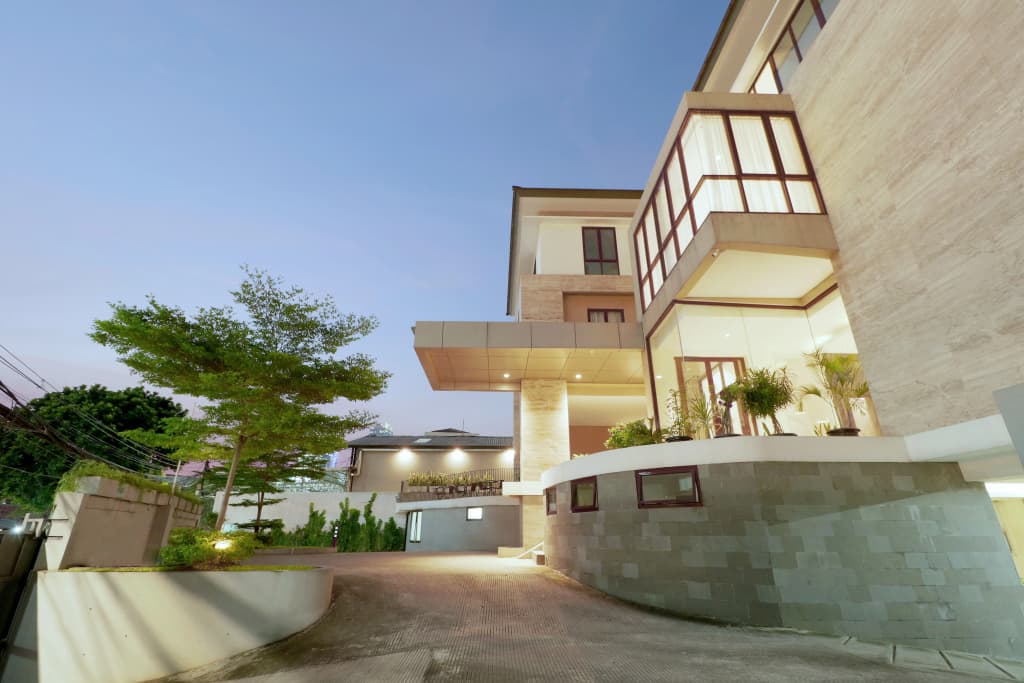Plaza 54 Residence (Vaccinated Staff) - photo 17