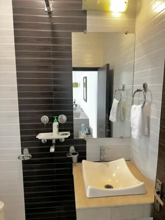 R Cottage Studio Apartments - photo 10