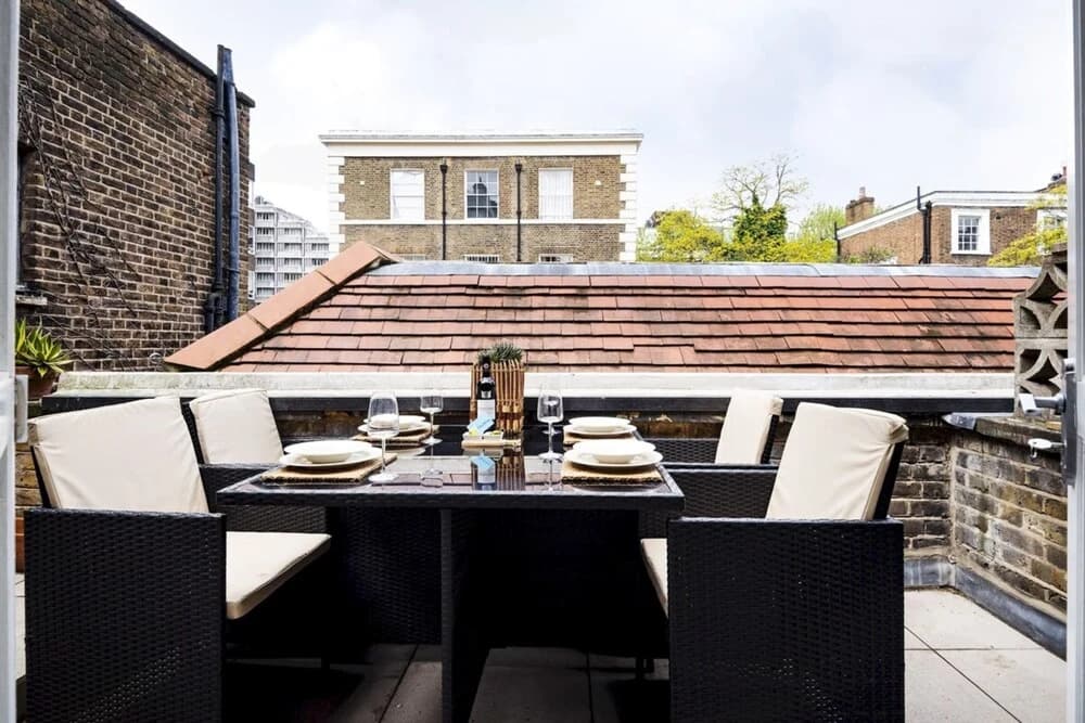 Stylish Hyde Park Gem - photo 10