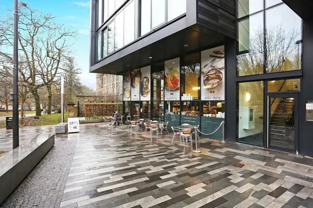 Modern 2bed with free Parking in the iconic Quartermile - photo 13
