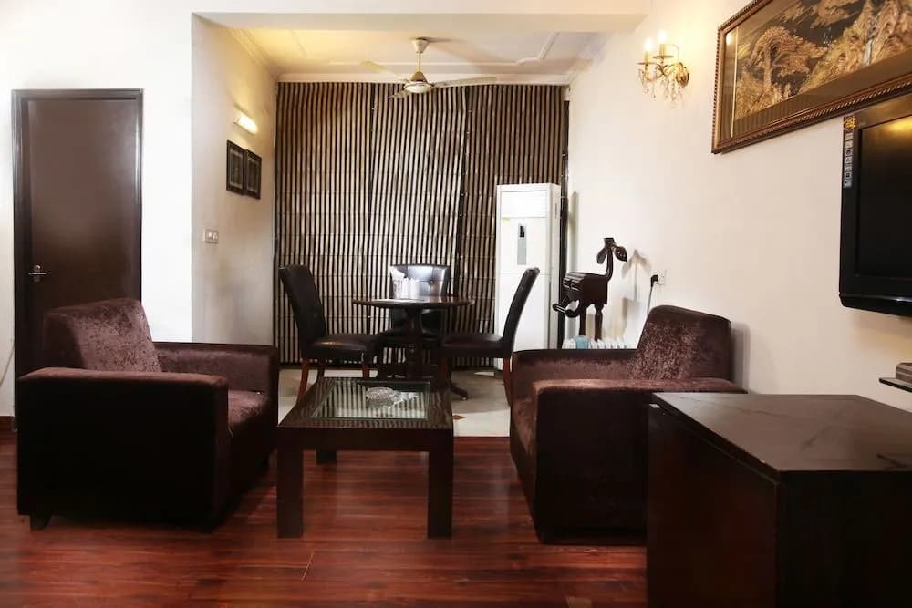 OYO 358 Hotel Golden Leaf - photo 6