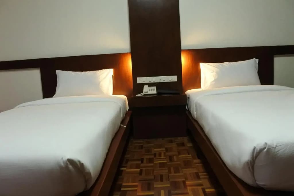 Suriwongse Tower Inn - photo 11
