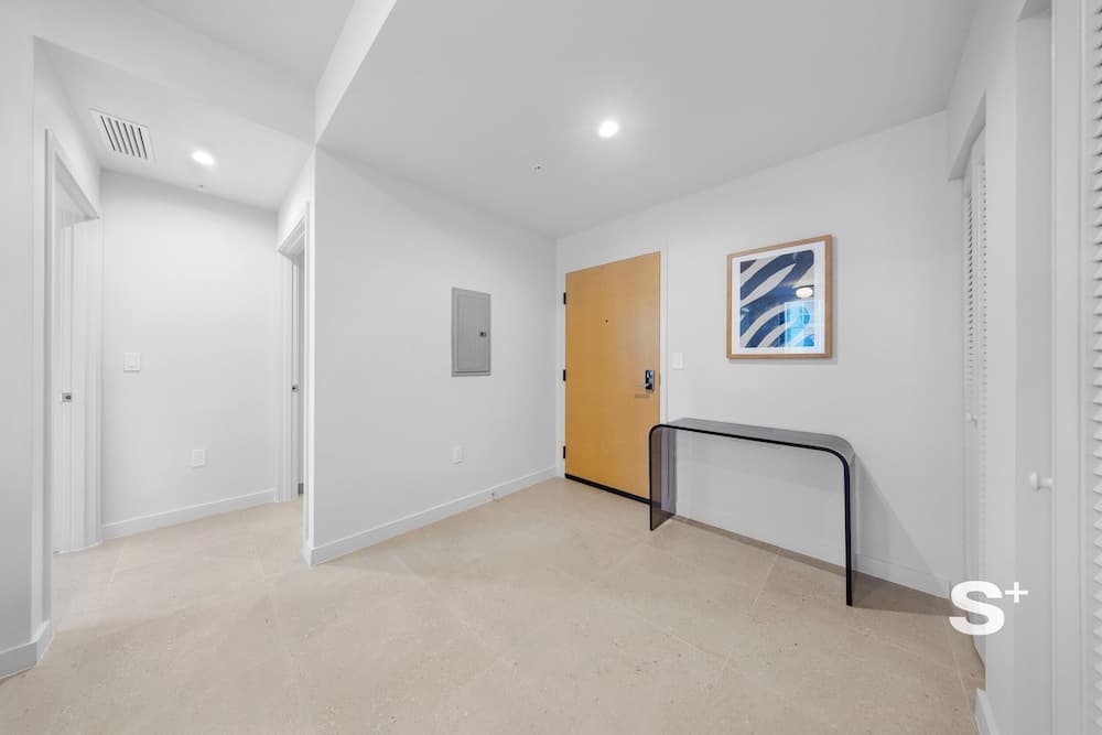 Modern Condo in DTW Miami - Gym & Pool - photo 14