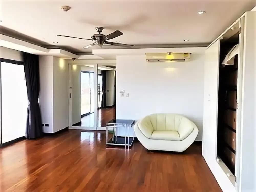 20th Floor 2-bed Condo With Stunning Views - photo 11