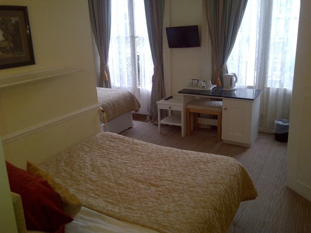 Rushmore Hotel - photo 4