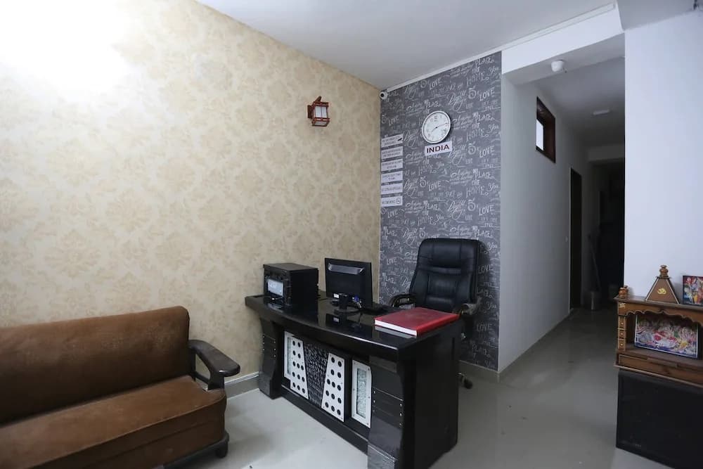 Retreat Inn by OYO Rooms - photo 9