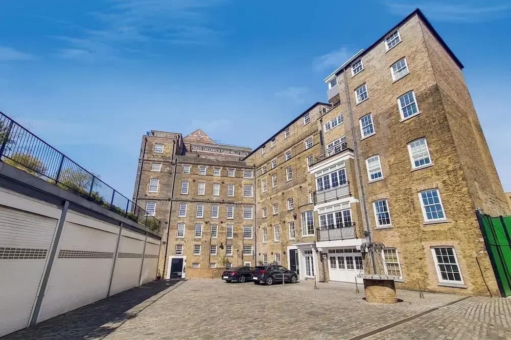 Apt - Sleeps 4 - Pets Ok - Roof Garden - photo 1