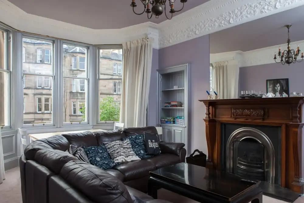 Stylish 3 Bedroom Flat - photo 1