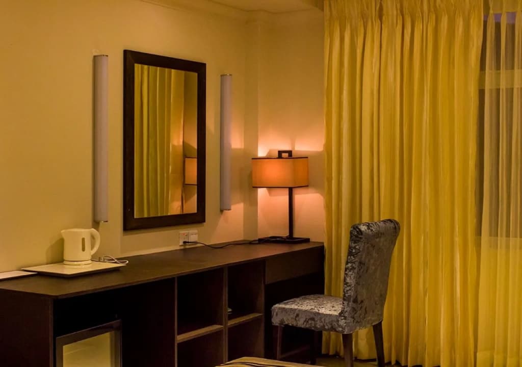 Pebbles Inn - photo 2