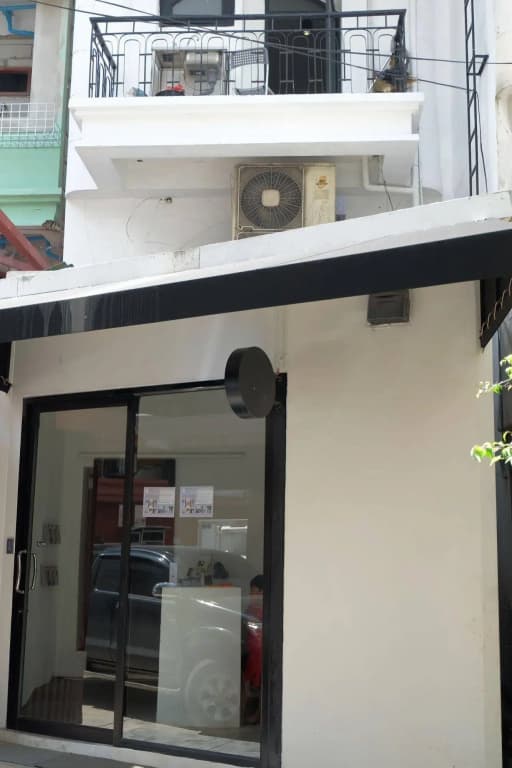 Seek Sleep Hostel - photo 15