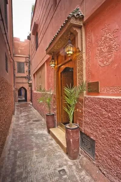 Riad Mostafa - photo 1