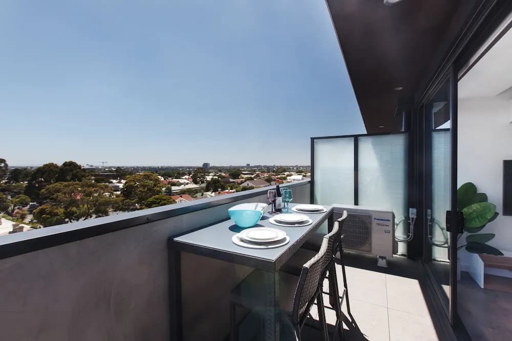 Spacious Urban Oasis in Central Location - photo 12