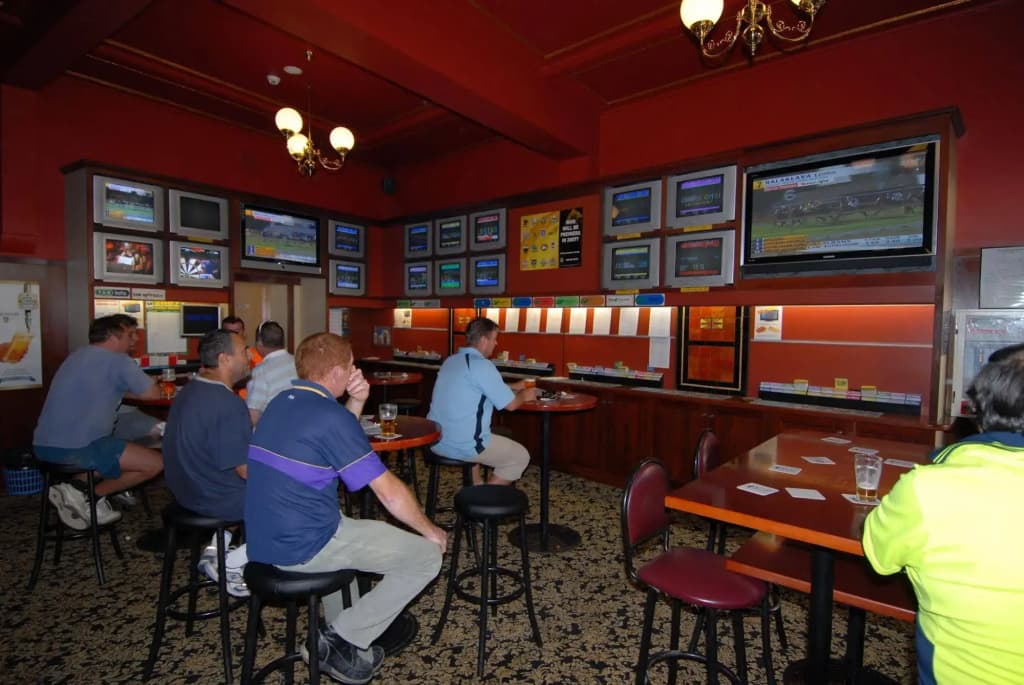 Captain Cook Hotel - photo 11