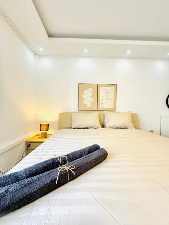 Spacious 7BR Apartment Prime Location - photo 7