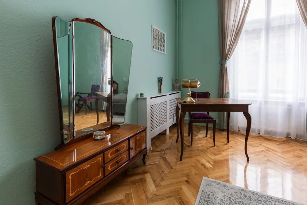 Luxury & Spacious Eclectic Style Apartment - photo 3