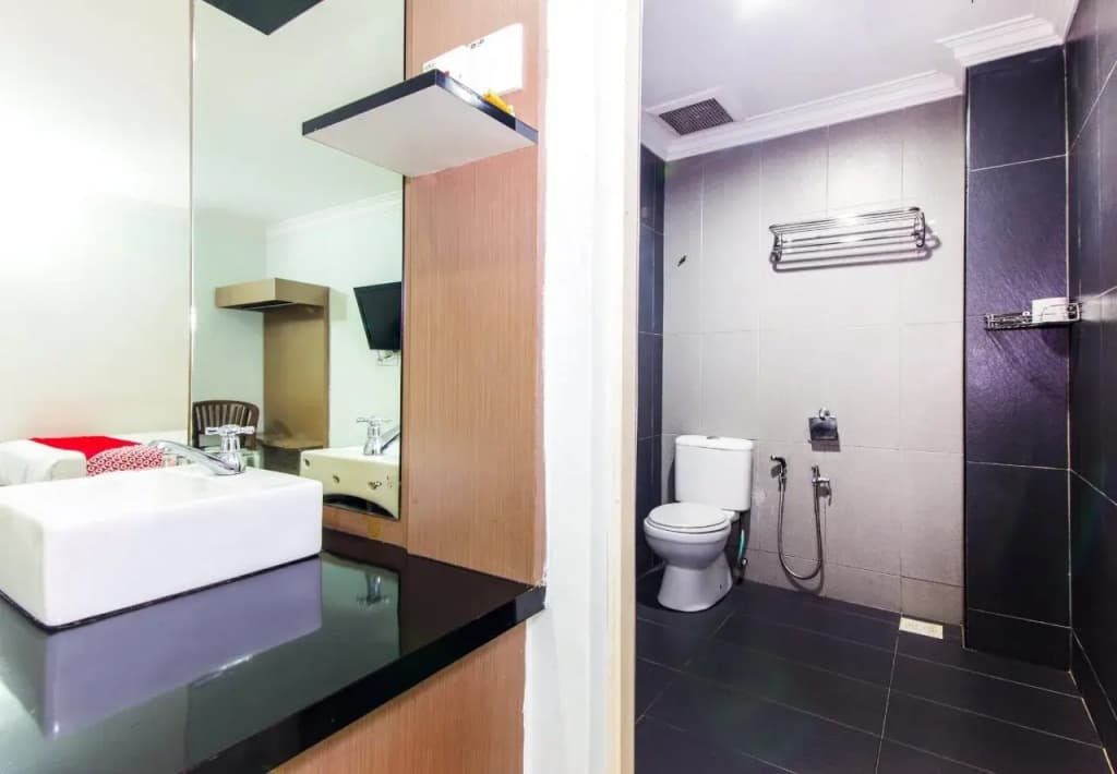 OYO 443 Crystal City Hotel - photo 7