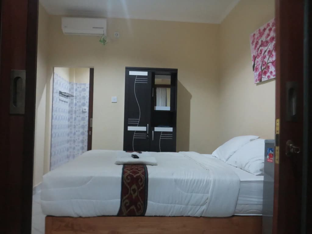 Sari Buana Bed & Breakfast - photo 4