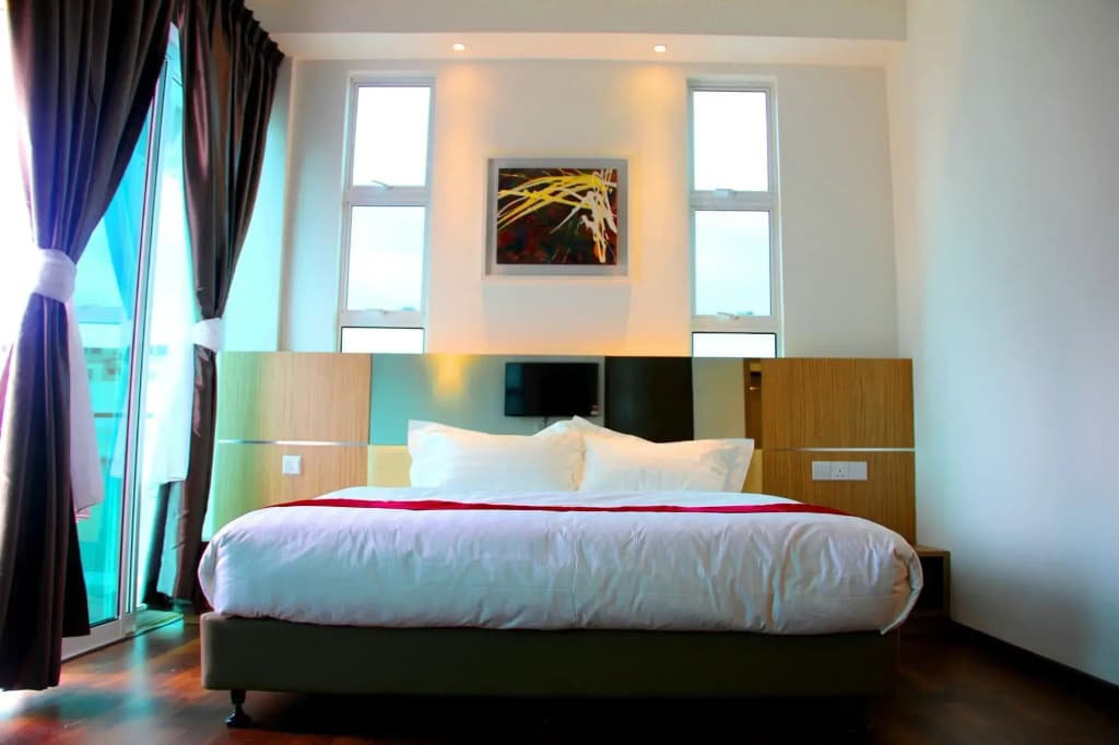 906 Premier Hotel - photo 7