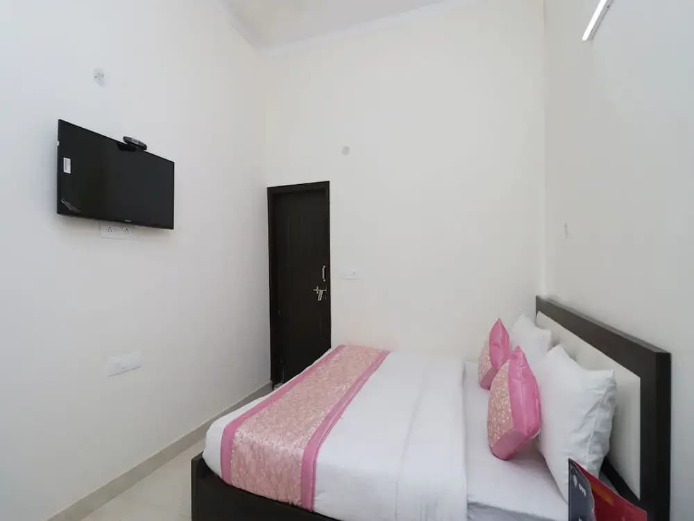 OYO 12738 Hotel Diamond - photo 5