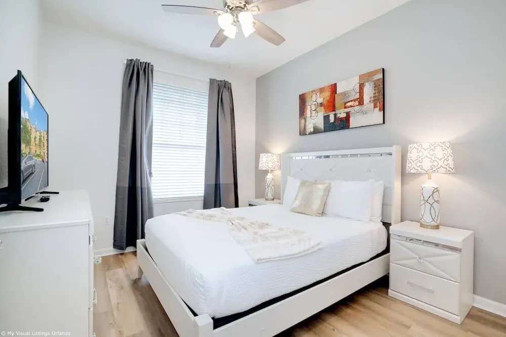 Spacious and Lovely 3BD Unit With Balcony, Close to the Convention Center #3vc309 - photo 3