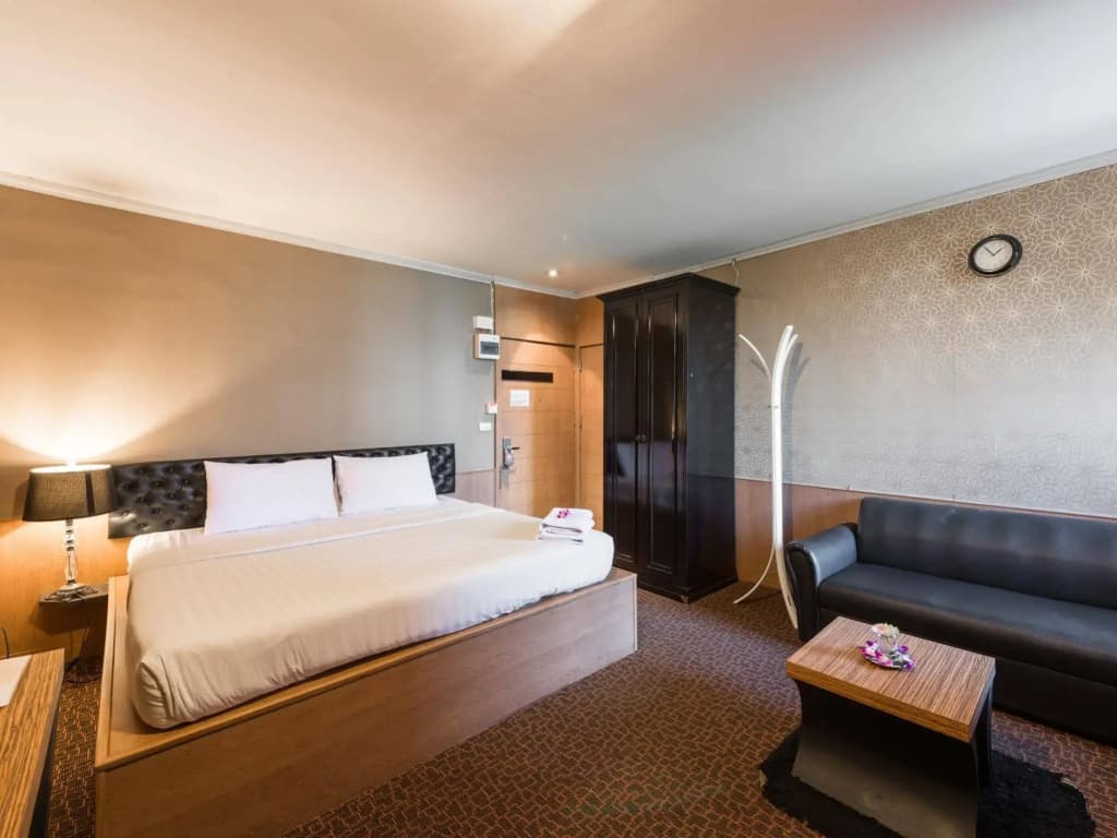 Q Hotel - photo 3