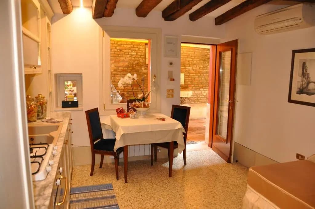 Henry's Heaven Apartment - photo 9