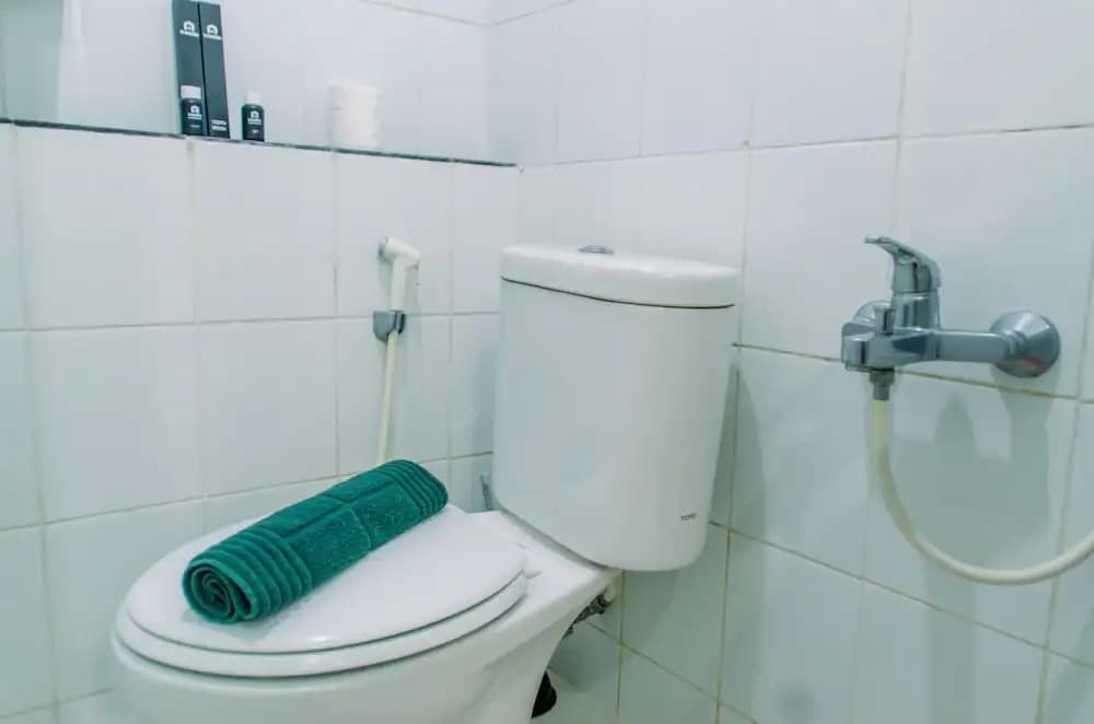 Comfort And Simply 2Br At Green Pramuka City Apartment - photo 8