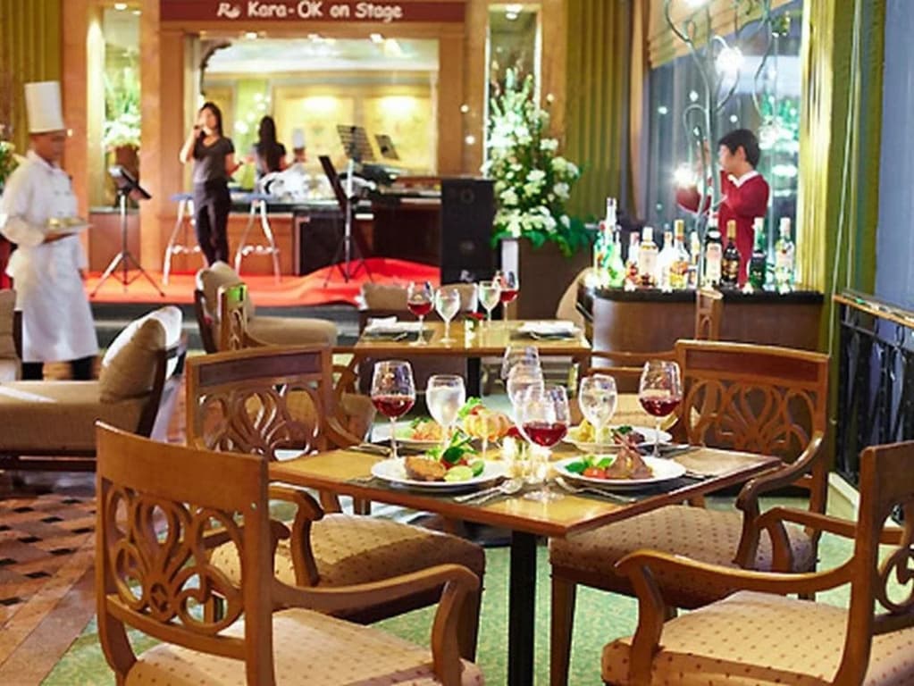 The Royal City Hotel - photo 14