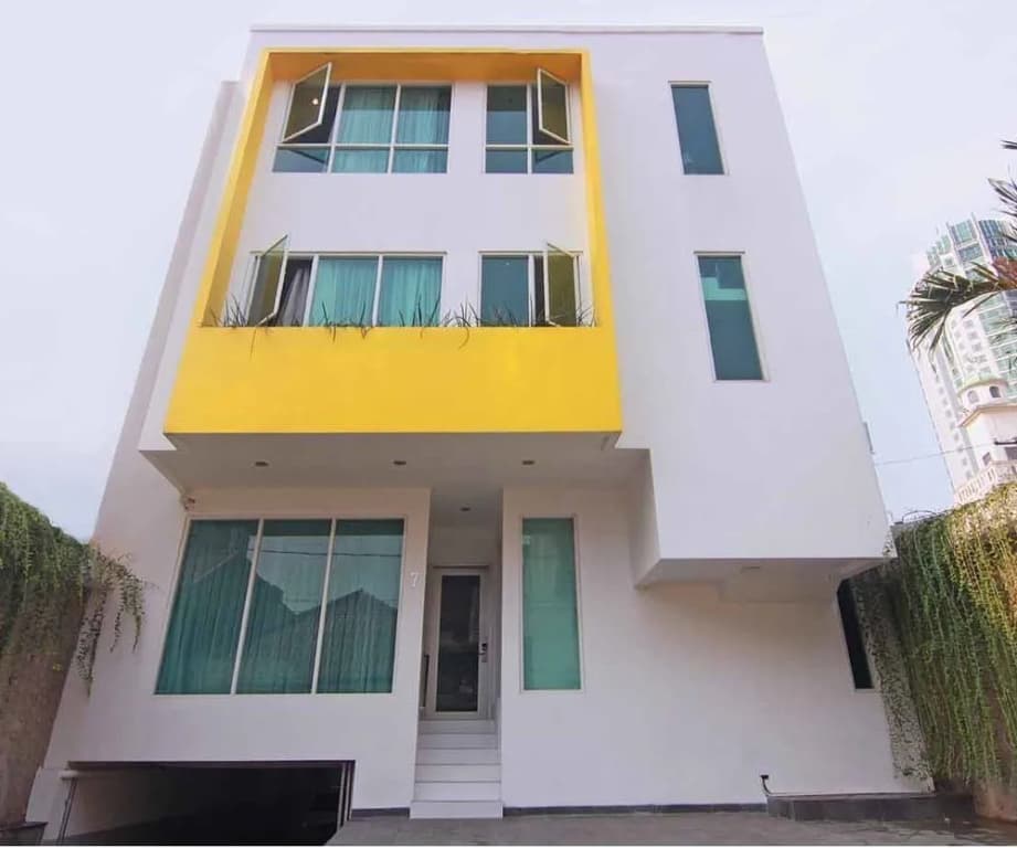 ehouzz - main photo