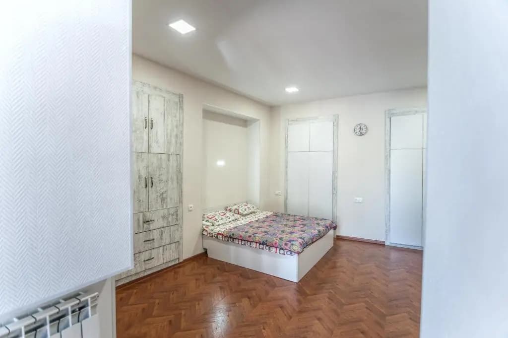 White Apartment Old Tbilisi - photo 3
