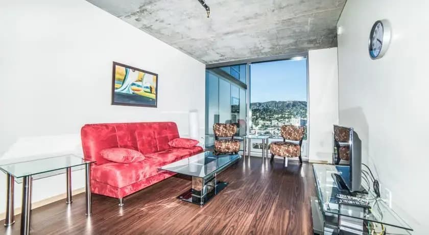 Hollywood Mirage Apartment - photo 3