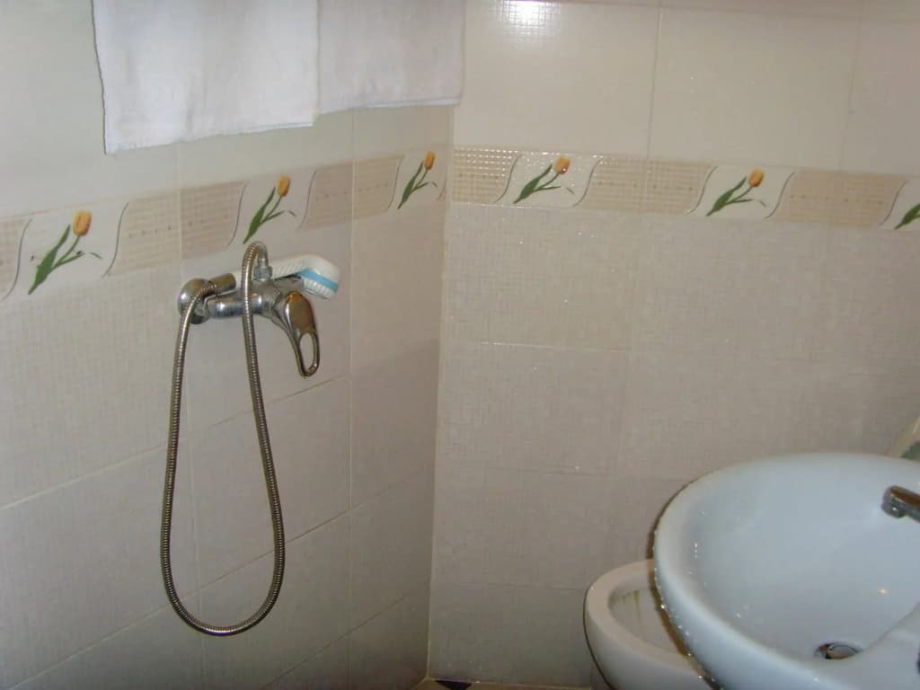Long Yuen Hotel - photo 8