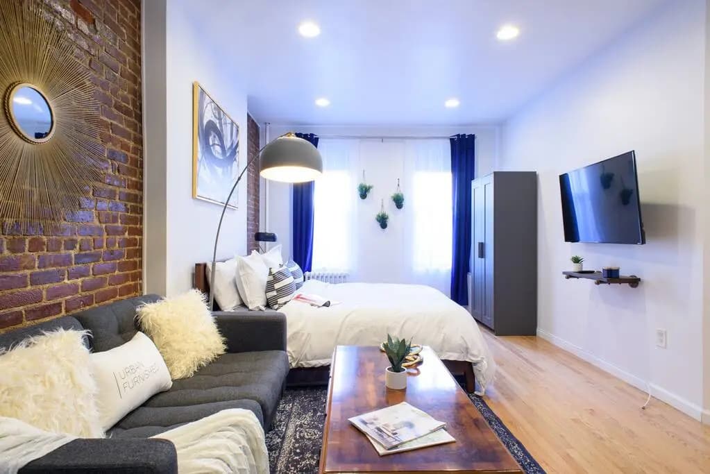 83-3w UES Central Park Newly Furnished XL Studio - photo 2