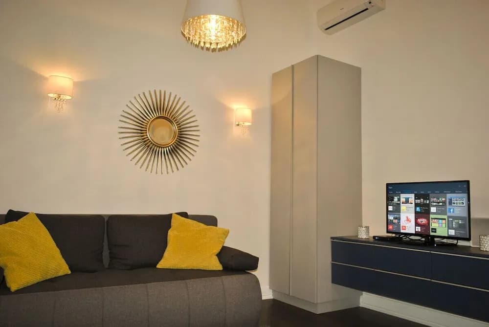 Sunset Central Apartment All Within Walking Distance - photo 5